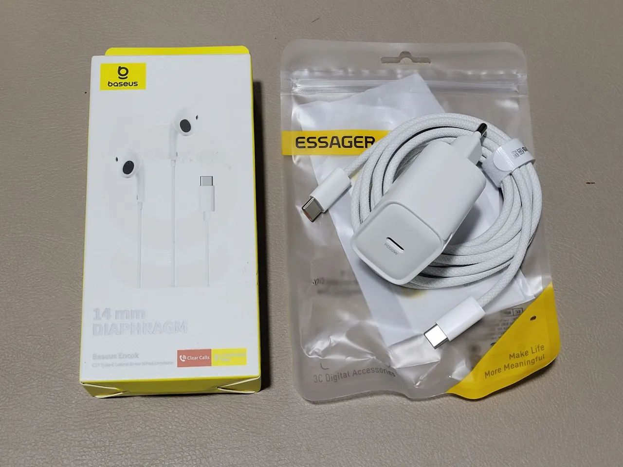 Kit Carregador 30w + Cabo USB-C + Fone USB-C  - Foto 4