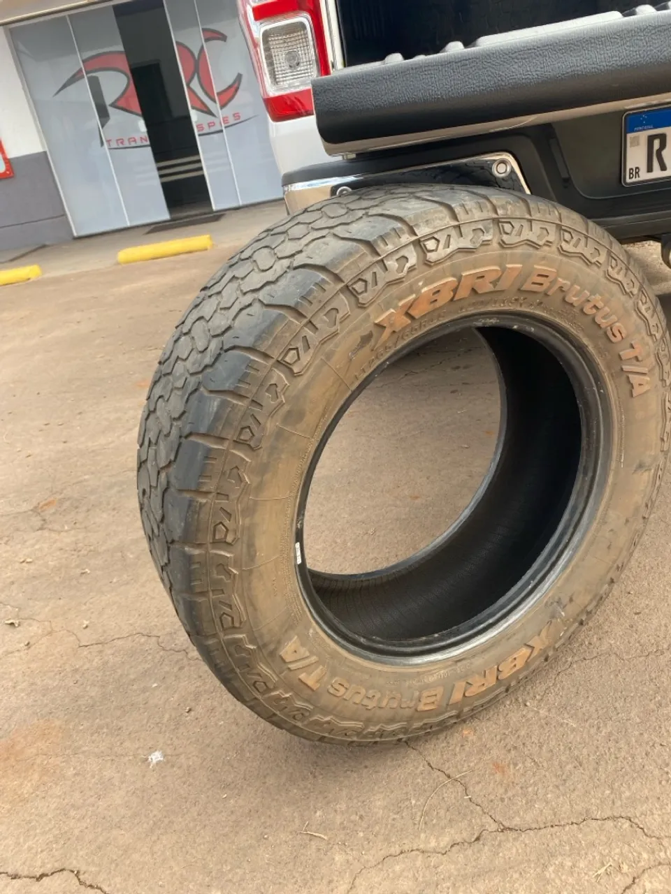 Pneu XBRI Brutus T/A - Excelente Estado
