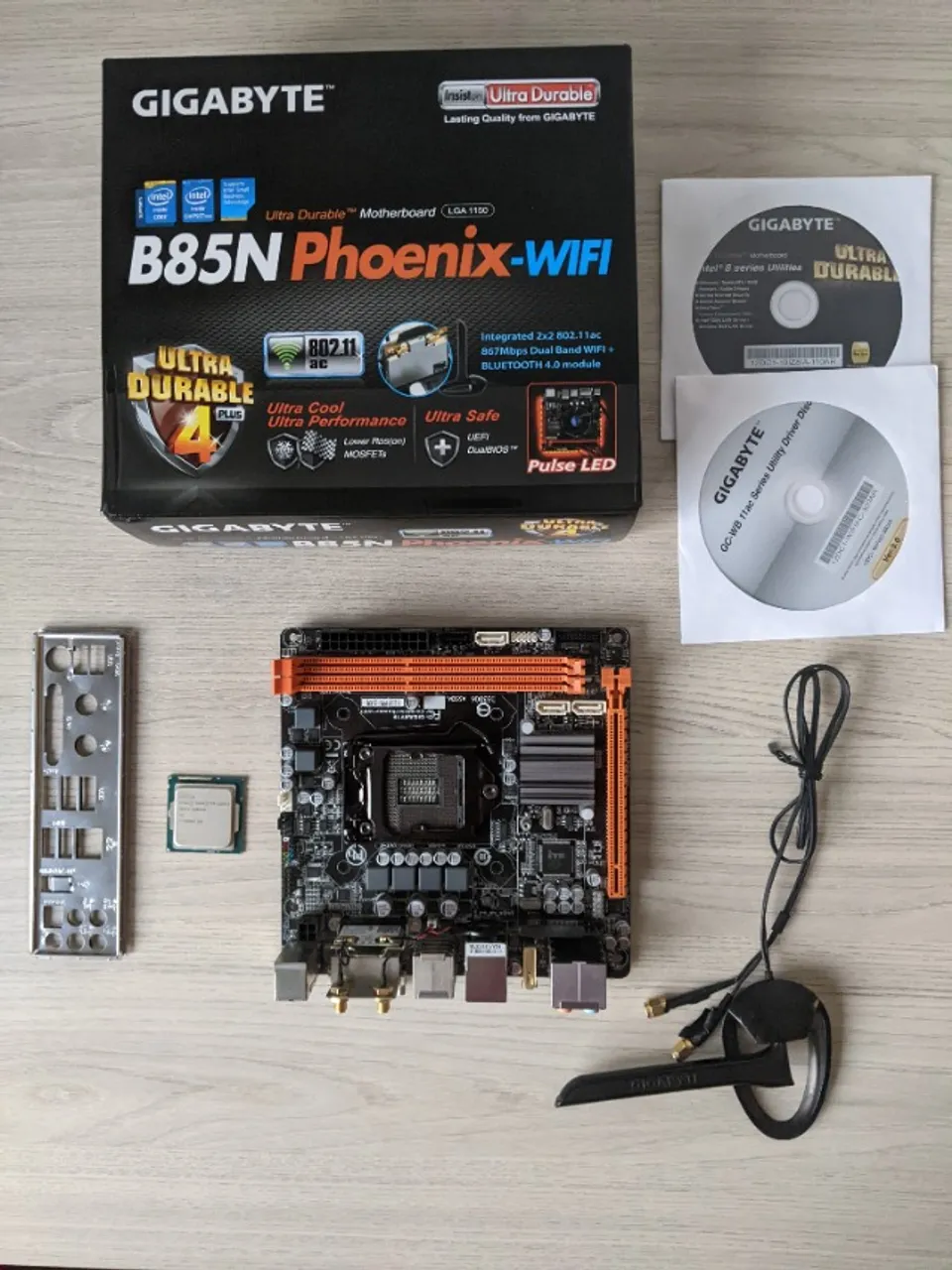 Placa Mãe Itx Gigabyte Ga-b85n Phoenix-wifi + Xeon E3