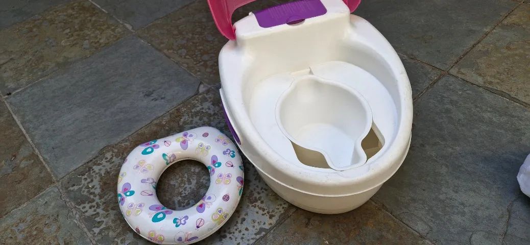 Penico pinico troninho infantil ideal para desfralde 3x1 rosa e lilas - Foto 3