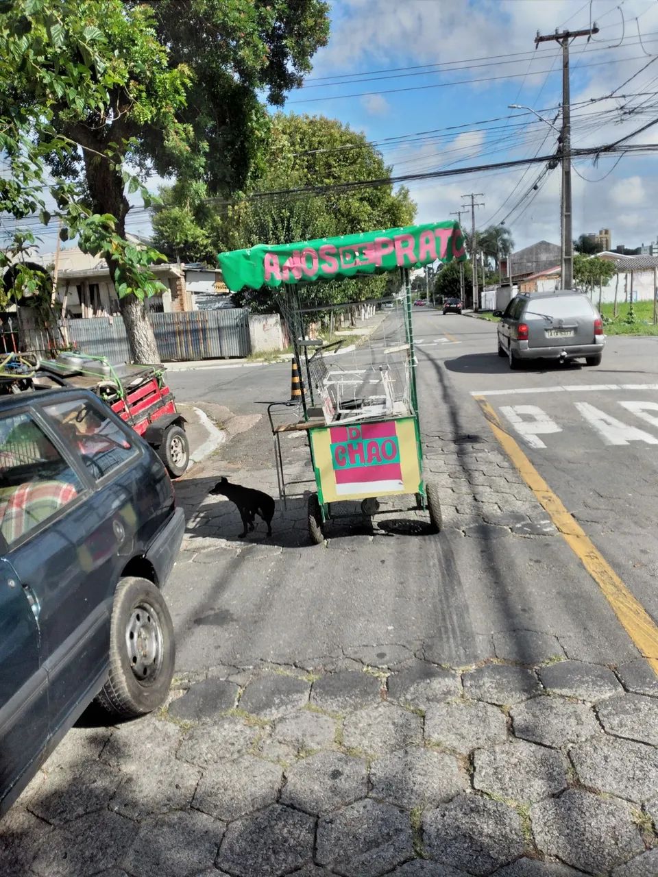Carrinho ambulante  ou se preferir  fixo sem novo  pode usar pra vários fins  tem  baú  - Foto 2