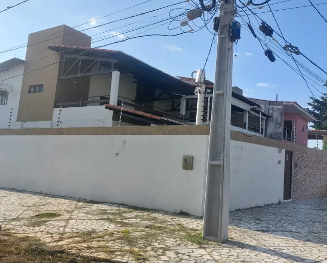 Aluga-se Casa duplex bairro Santo Antônio: Sendo 4/4