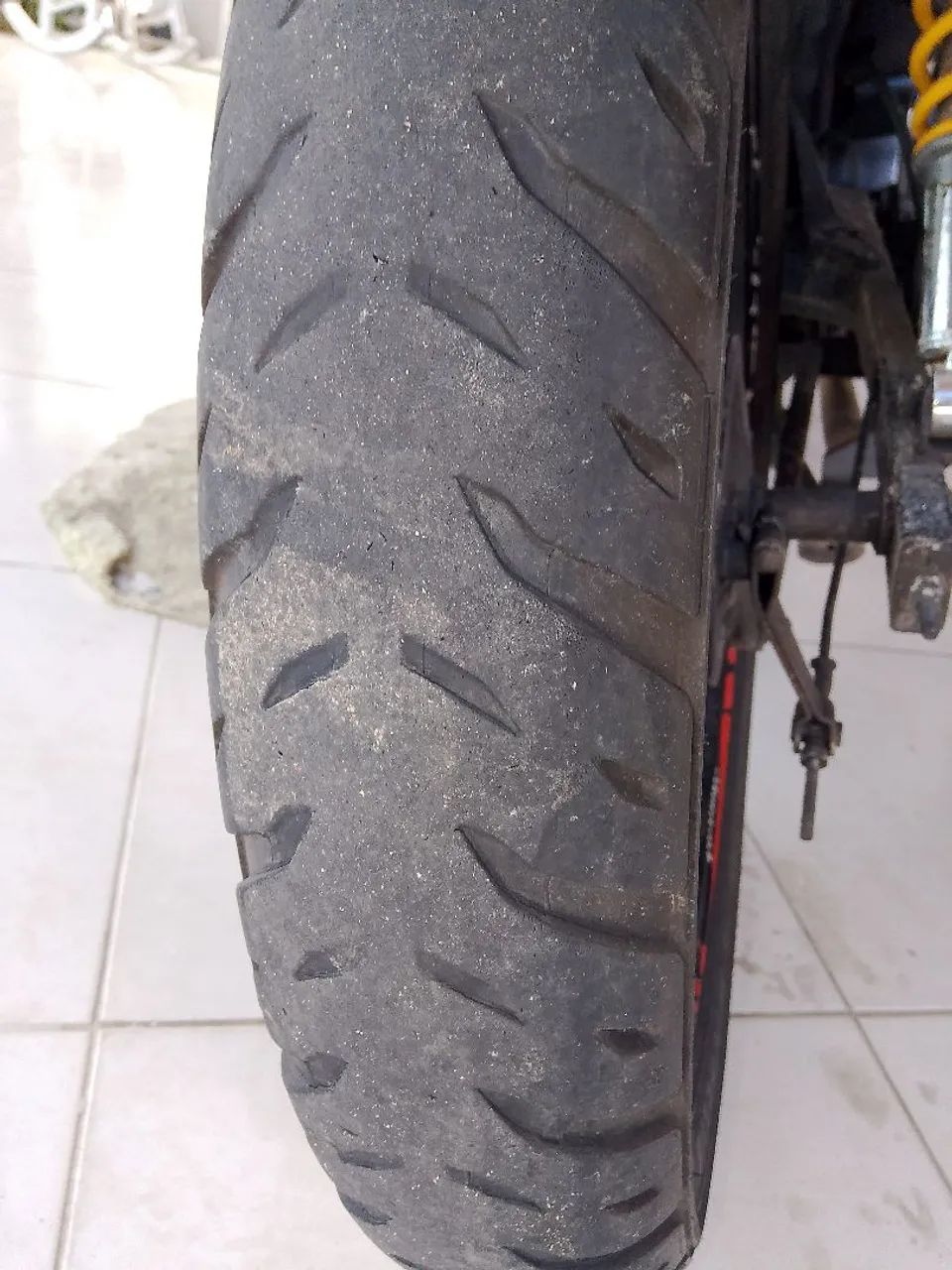 Pneu de Moto Usado Michelin aro 18 - Foto 5