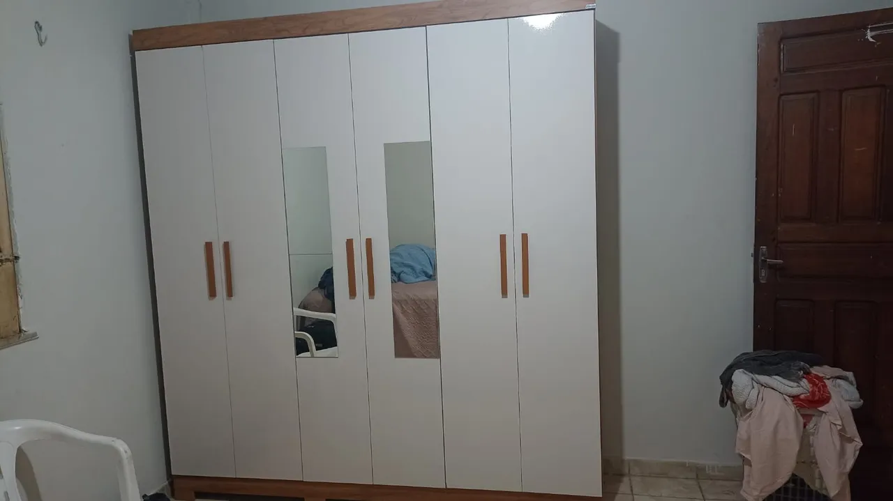 Guarda-roupa de 6 portas com espelho
