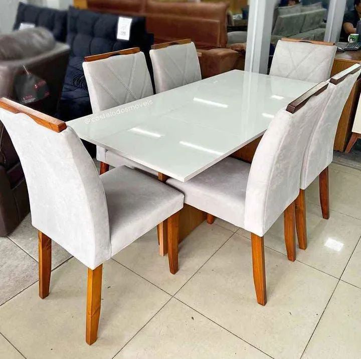 Mesa de Jantar com 6 Cadeiras Tampo com vidro e cadeiras em madeira maciça 