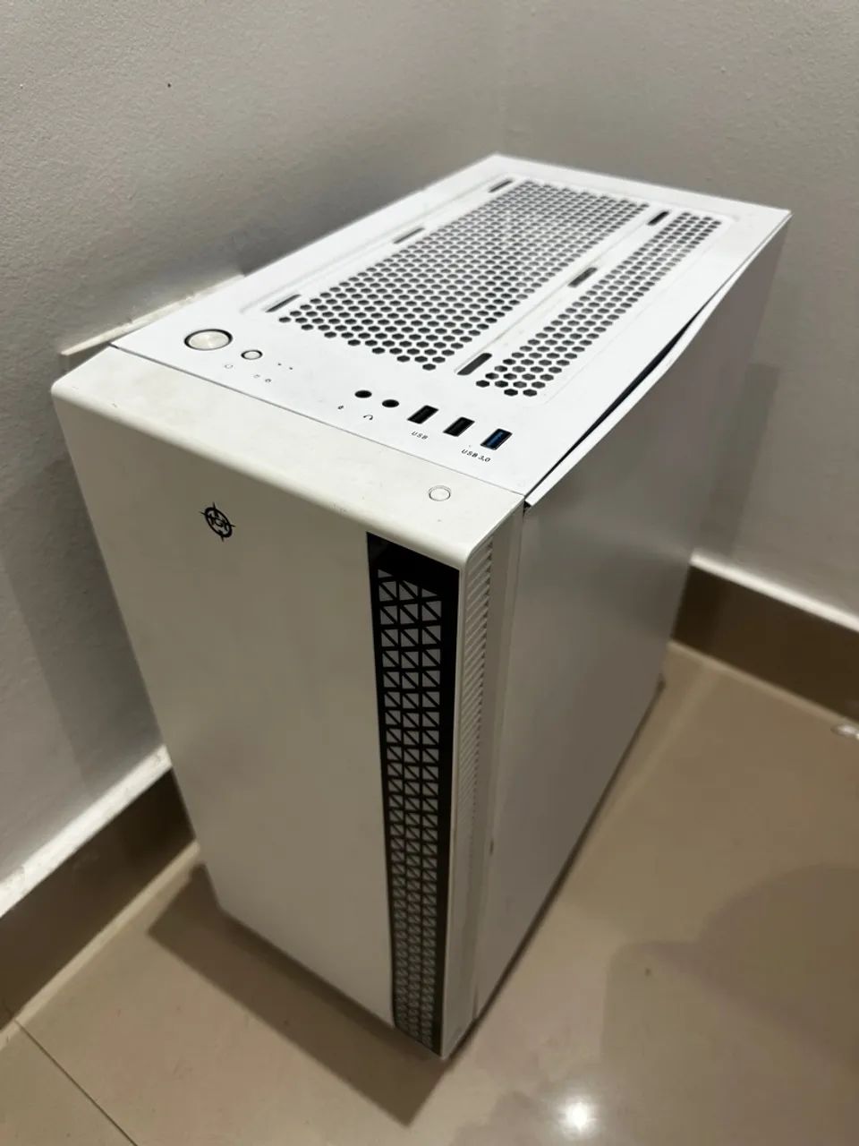 White Gaming Case64317902976002120