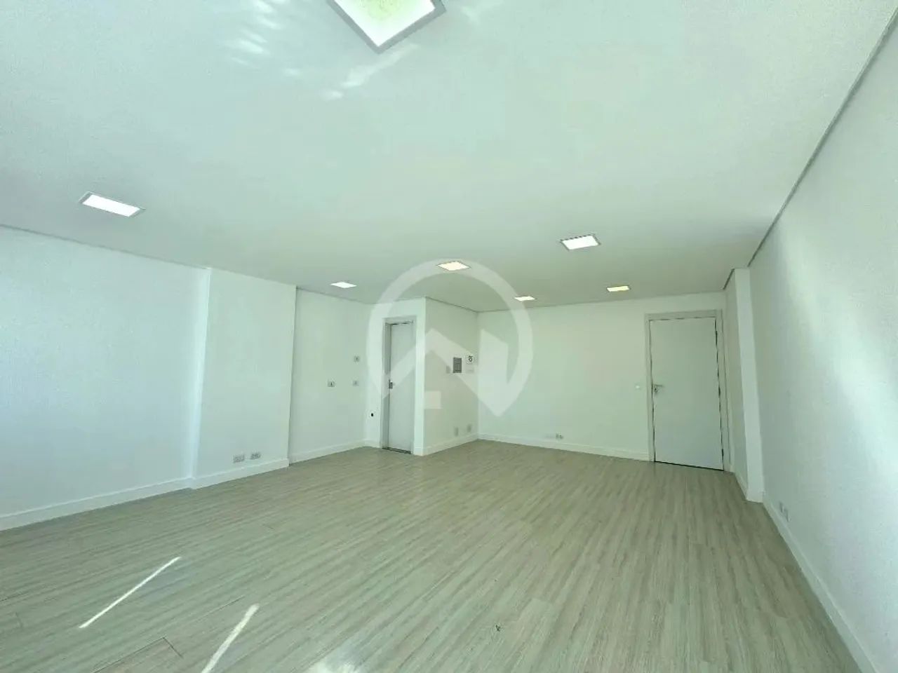 Locação de Comercial / Sala na cidade de Curitiba - Foto 2