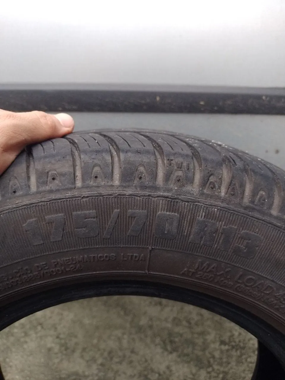 Pneu 175/70 R13