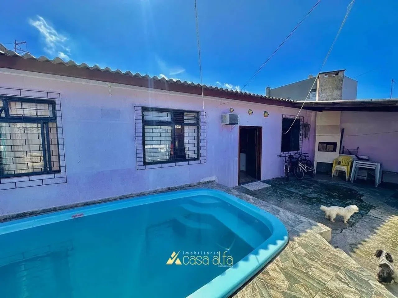 Casa com 04 quartos em Praia de Leste