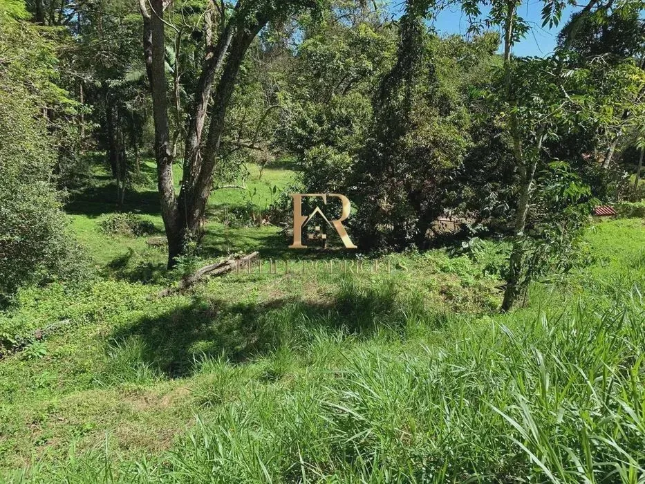 Terreno à Venda com 1.013,64 m² no Residencial Alpes de Guararema - SP