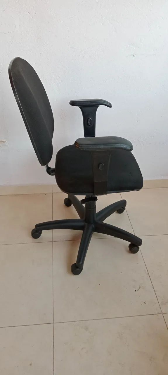 Cadeira de Escritório Preto com Rodinhas - Foto 6