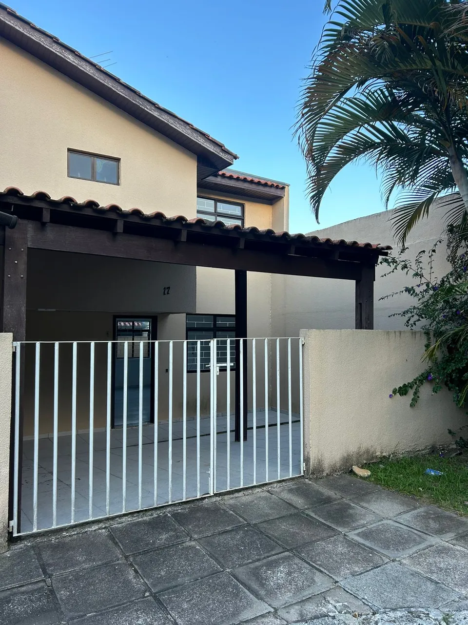 SOBRADO NO BAIRRO ALTO - TODO REFORMADO