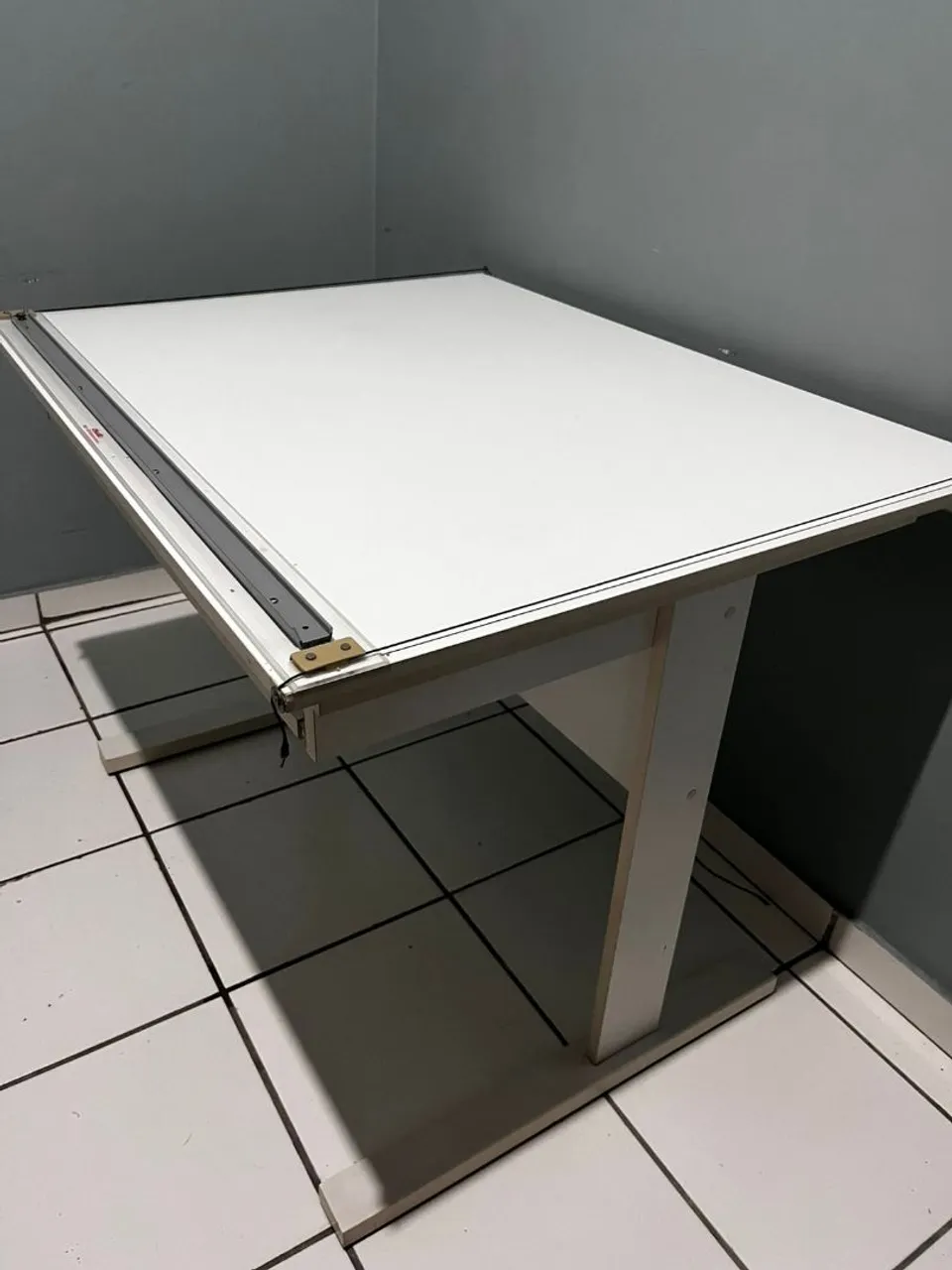 Mesa de desenho/projetos articulada