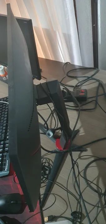 Vendo Monitor Aoc 144 hertz zerado sem defeito nenhim e pouco usado - Foto 2