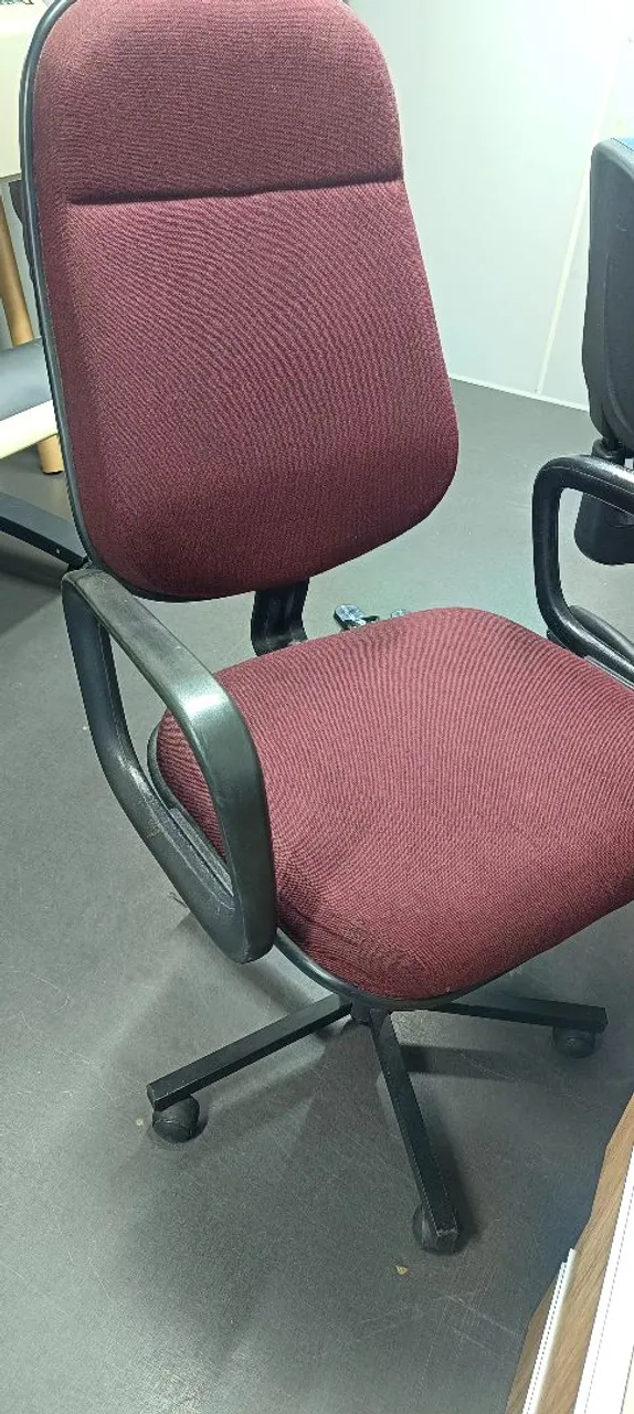 Cadeira de escritório confortável e elegante