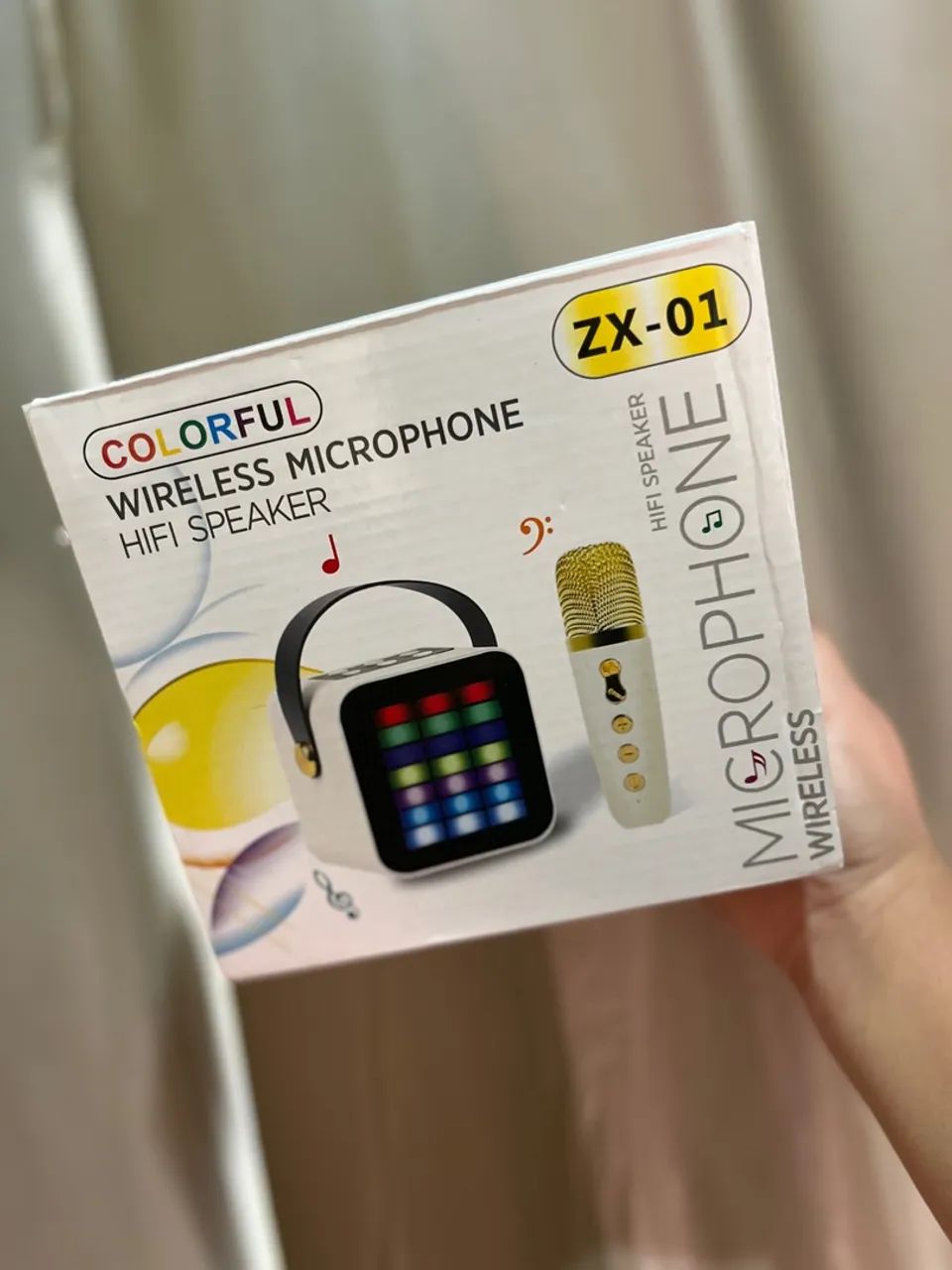 Caixinha de som com microfone 