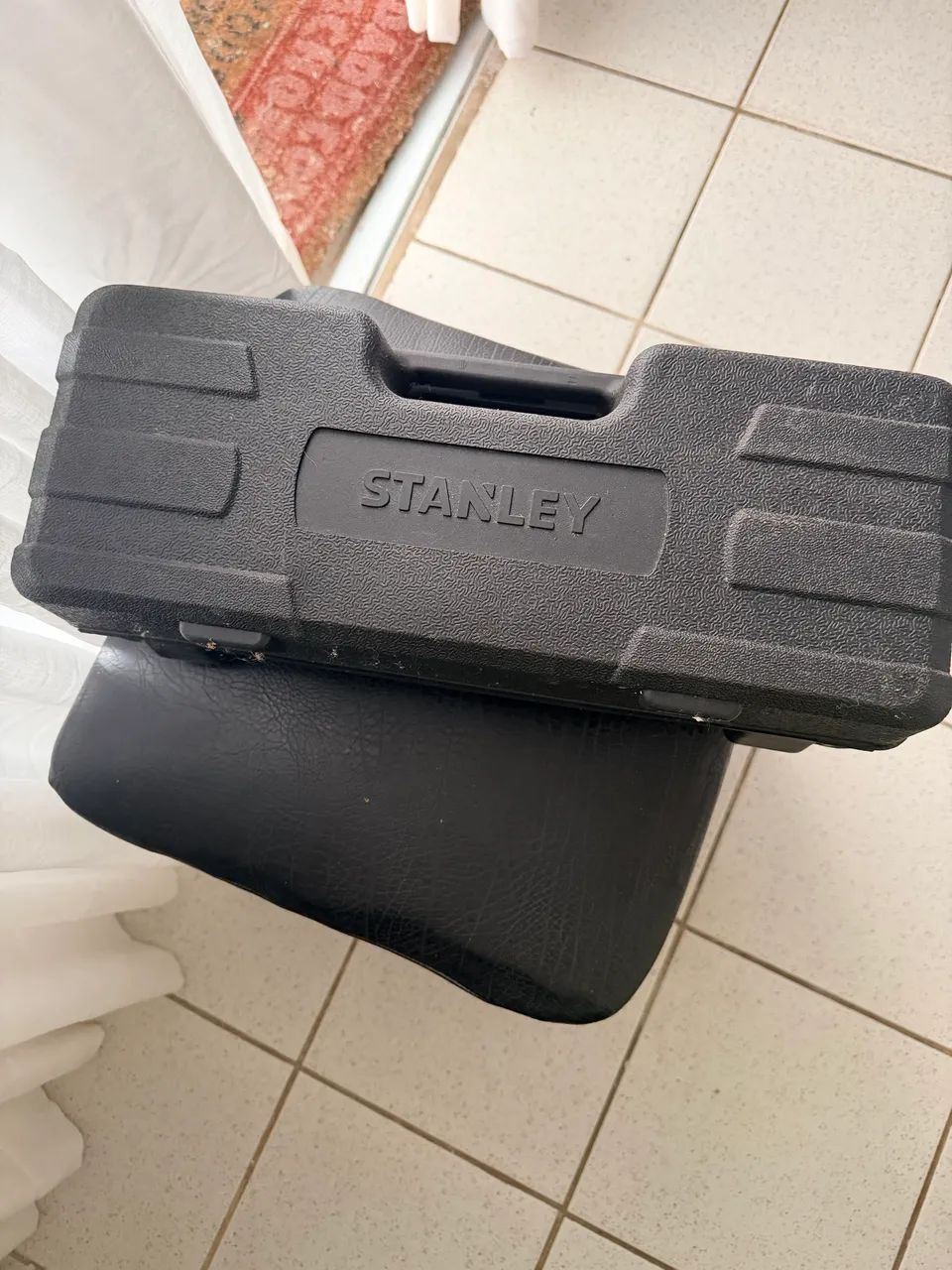 Lixadeira e Politriz Angular Stanley modelo STGP612K. - Foto 2