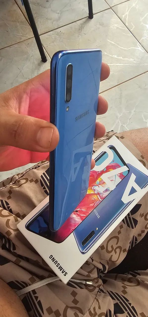Vendo celular a70 128gb não faço menos