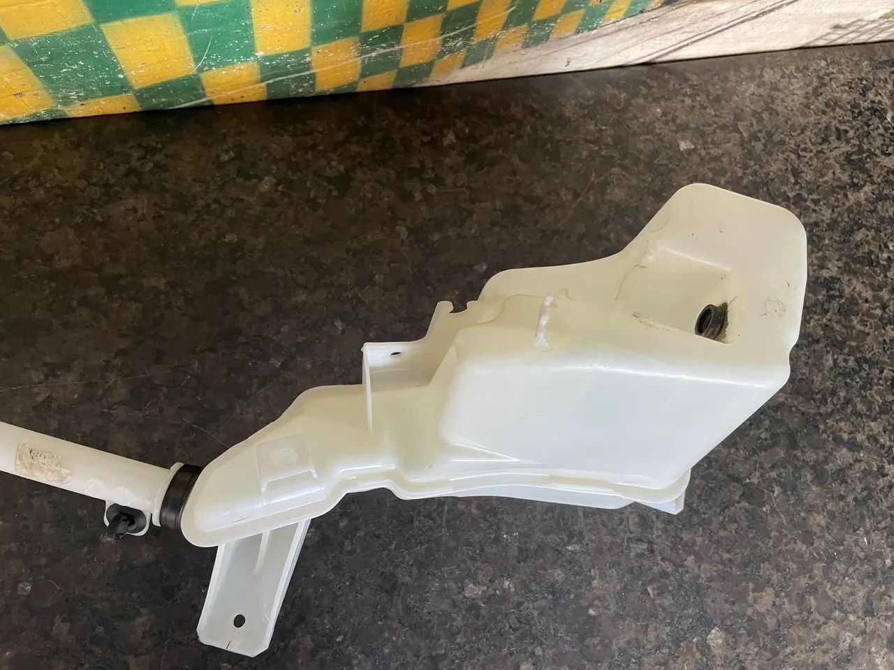 Reservatório de água limpador de pára-brisa GM tracker lt 2023 26312528 - Foto 2