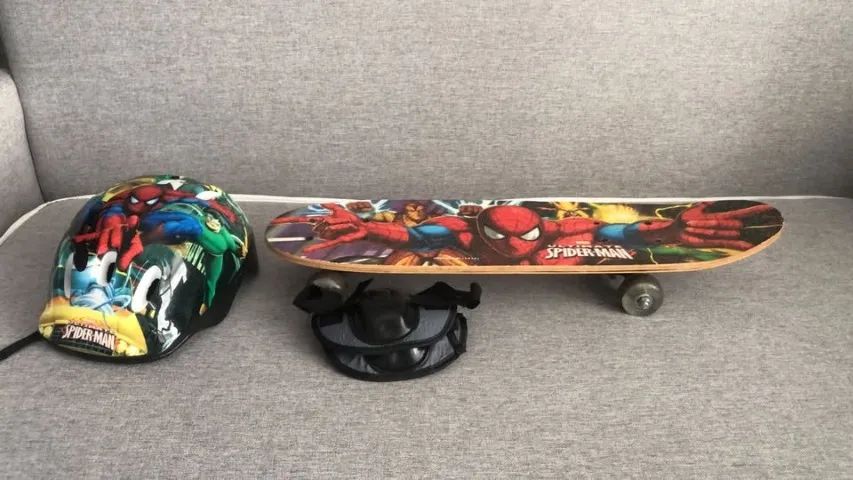 Skate Homem-Aranha c/ capacete e joelheira