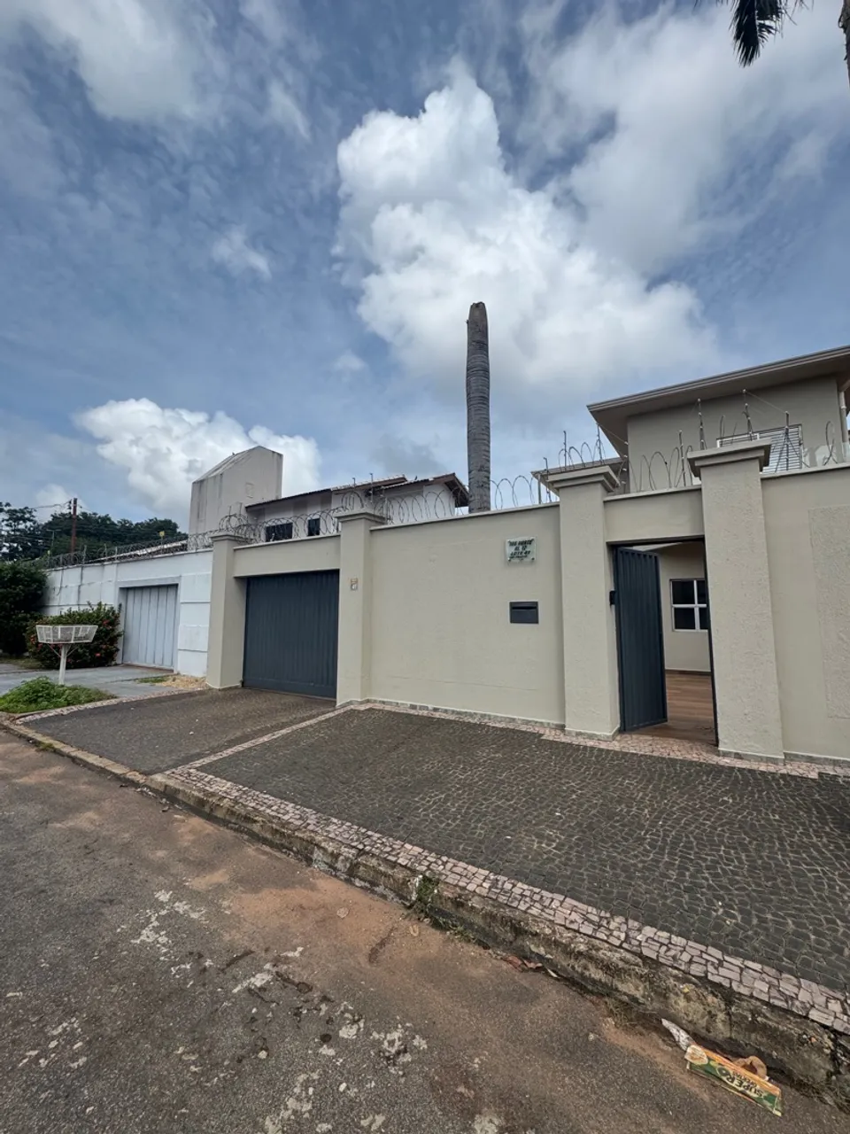 Alugo sobrado