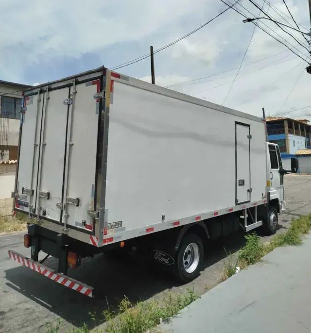 Ford Cargo 712  2012  Bau Refrigerado.  - Foto 3