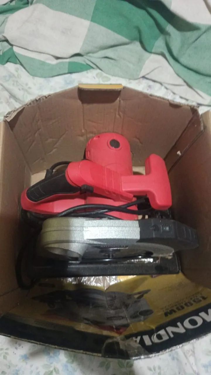 Selling circular saw for BRL 500