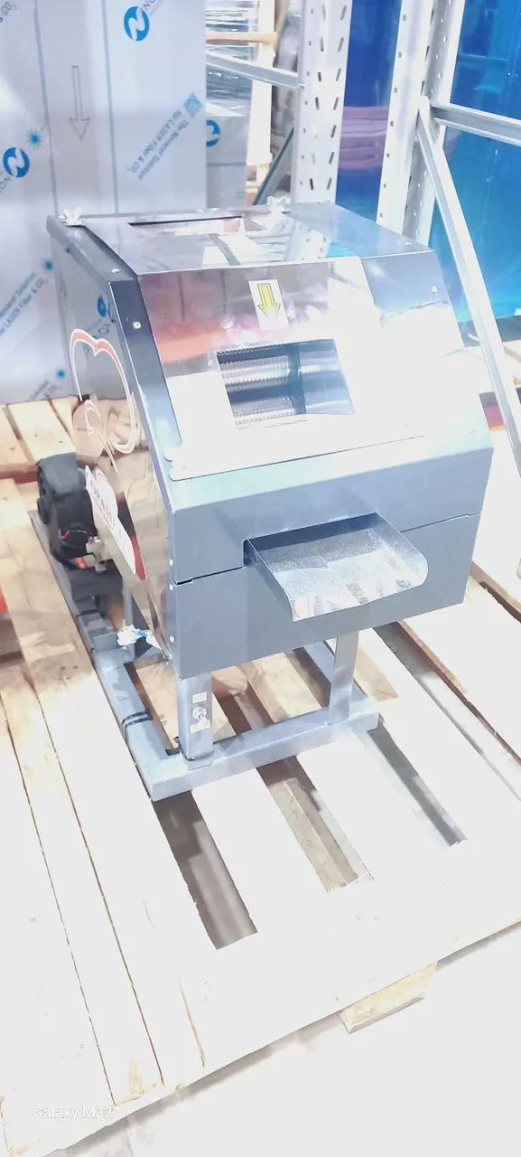 Máquina para cortar cana-de-açúcar