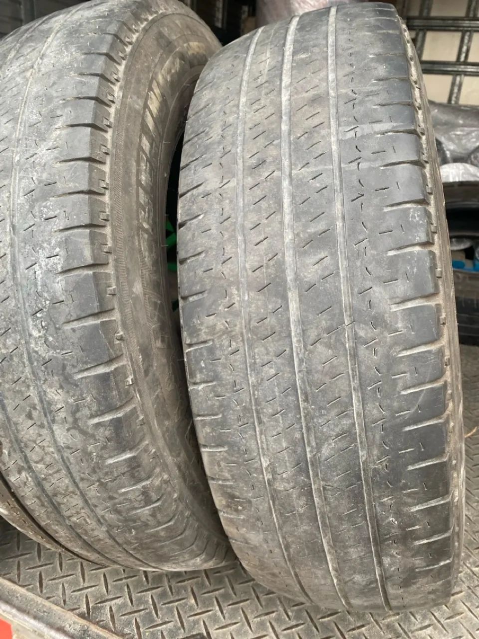 Pneus Michelin 225/75 16c muito bom - Foto 3