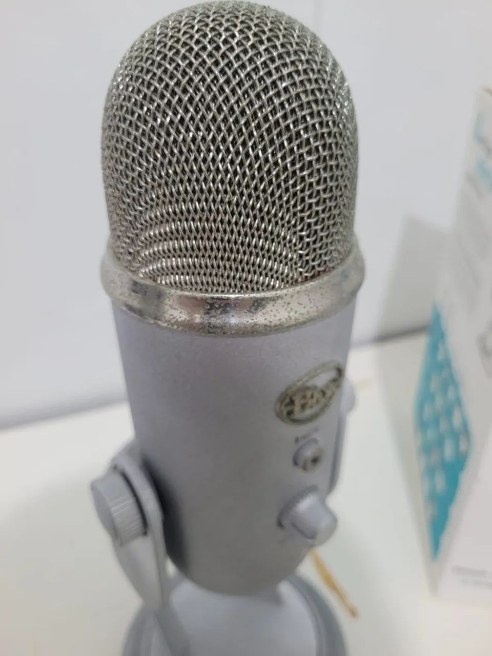 Microfone Blue Yeti Silver + suporte articulado - Foto 4