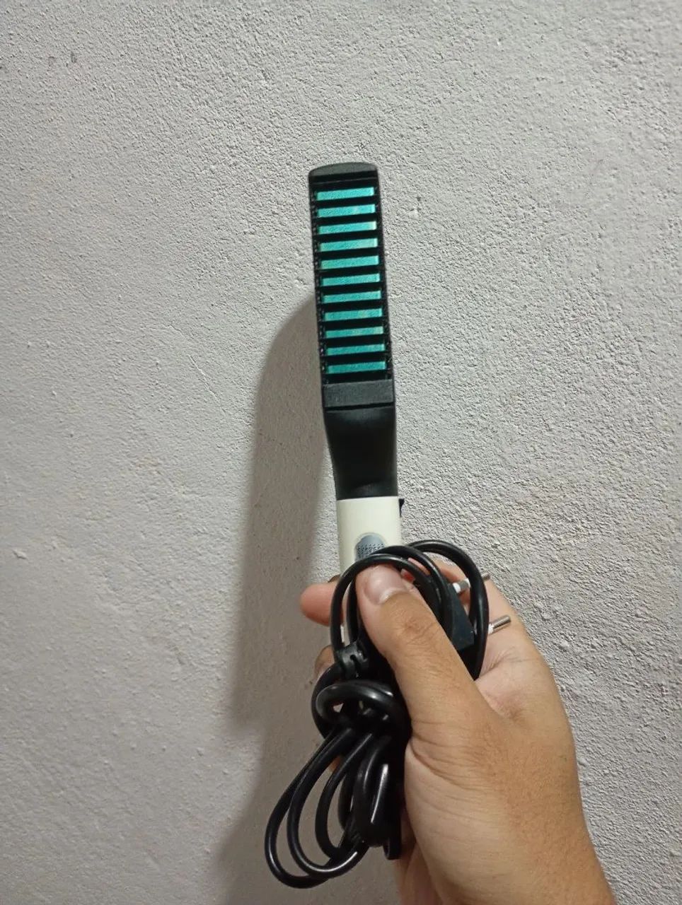 Mini Escova Alisadora de Cabelo Elétrica Zerada