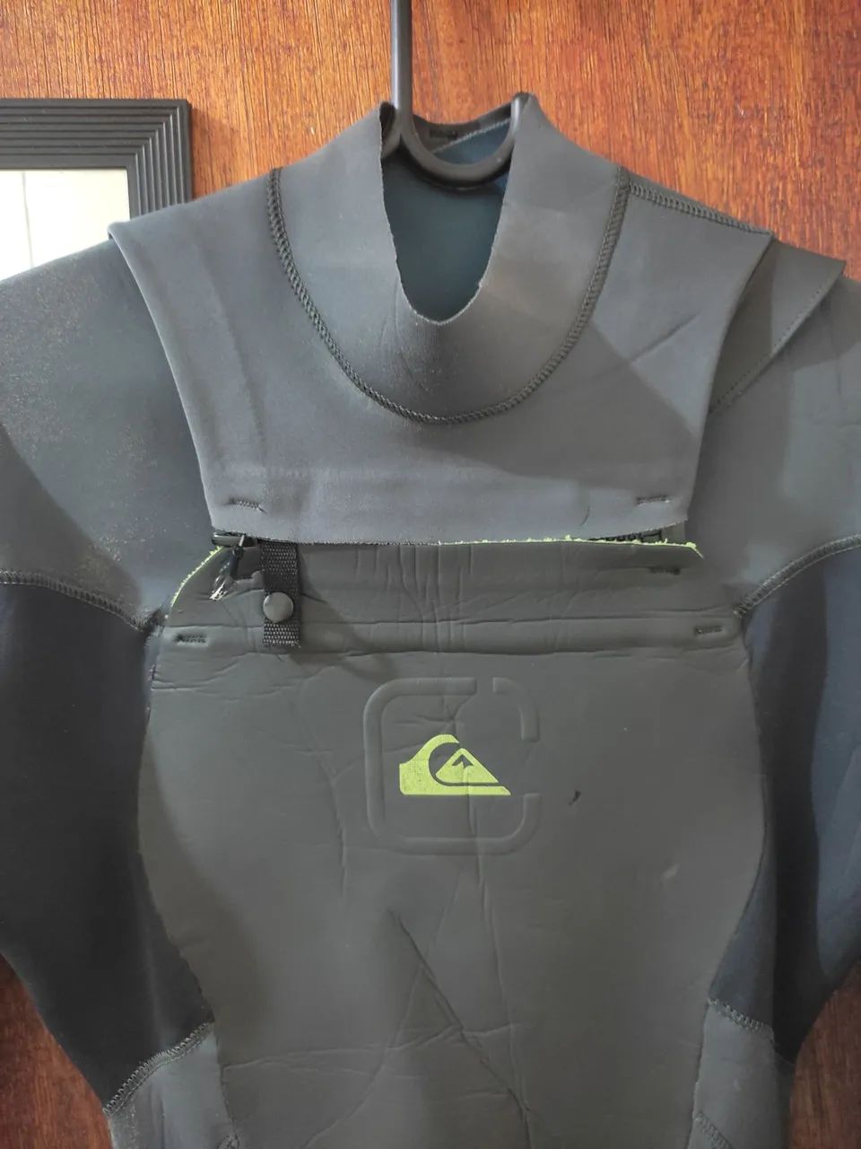 Long Jhon Neoprene Quiksilver 3.2mm Tamanho M 350$ pra sair logo - Foto 4
