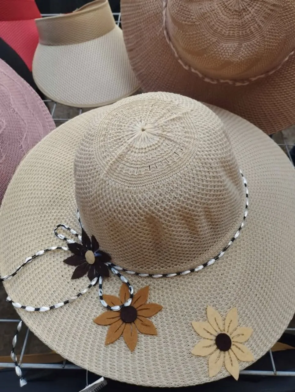 CHAPÉU FEMININO DE PRAIA - ELEGANTE E ESTILOSO** ? ? **Entrega GRÁTIS em Goiânia, Aparec