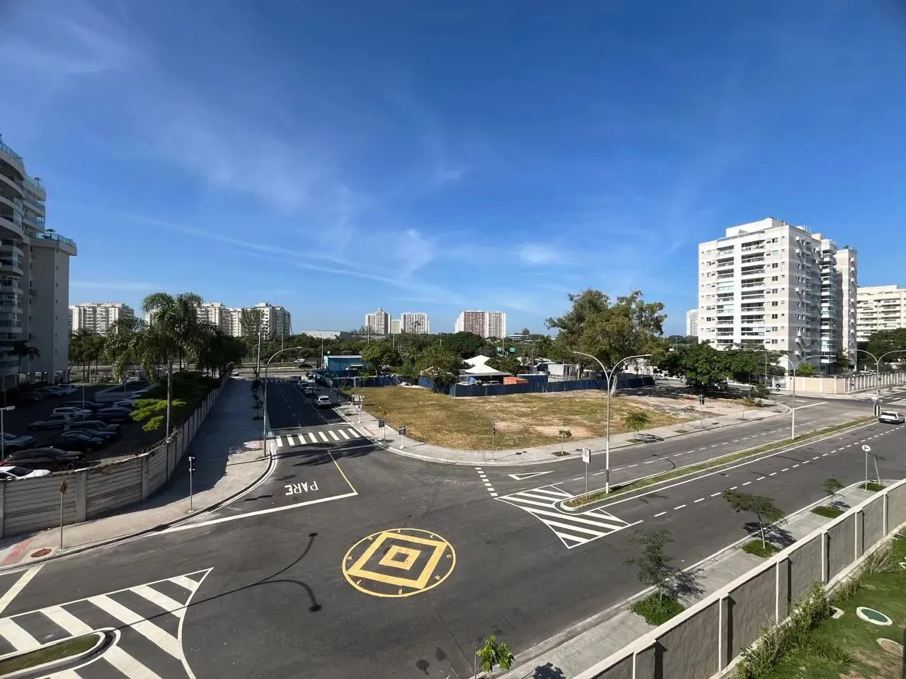 Apartamento para venda e locação de 2 quartos no Recreio dos Bandeirantes