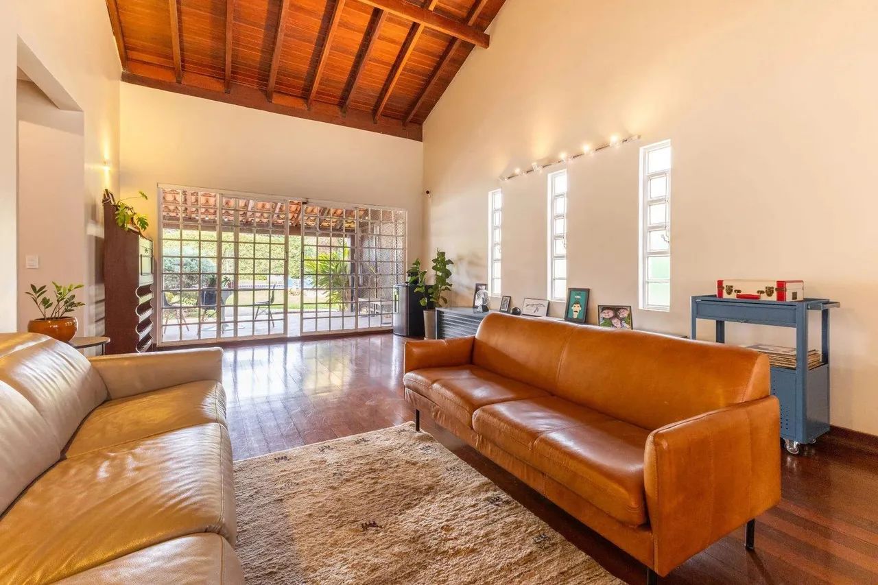 Casa de alto padrão, bem localizada e espaçosa, consulte condições! MOBILIADA - Foto 2