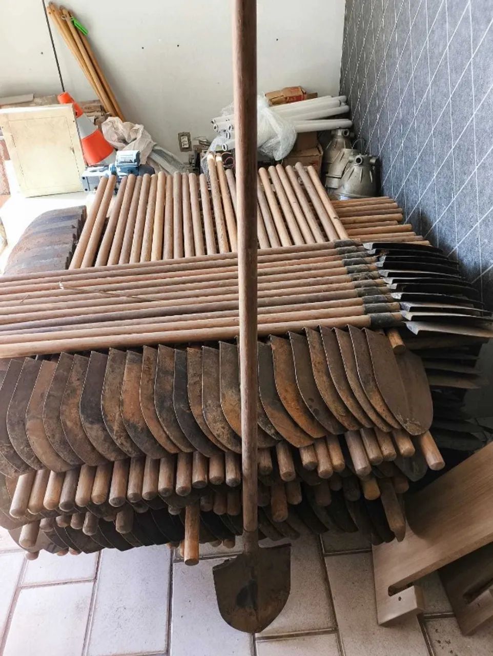 Pá Cortadeira/vanga De Bico Com Cabo Reto Longo 120 cm