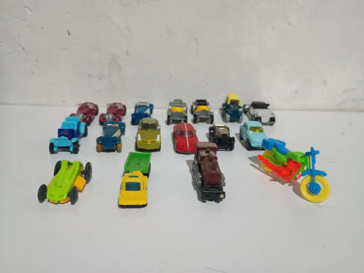 KINDER OVO - 17 Miniaturas de veículos antigos - Foto 3