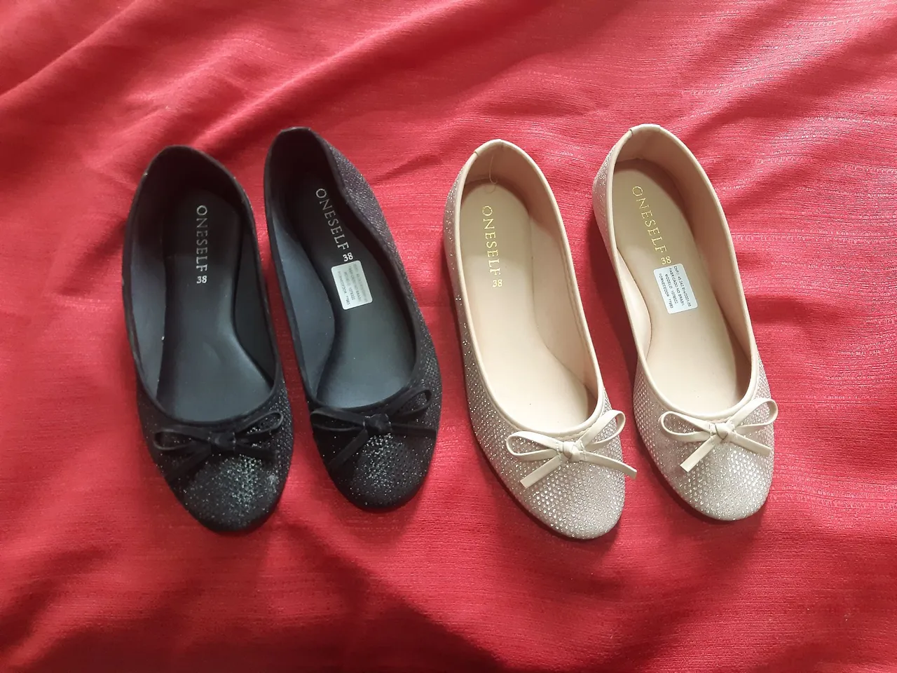 Sapatos Femininos - Par de Sapatos - Dourado e Preto