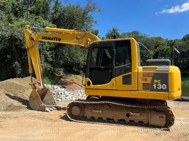 ESCAVADEIRA KOMATSU PC130 ANO 2020
