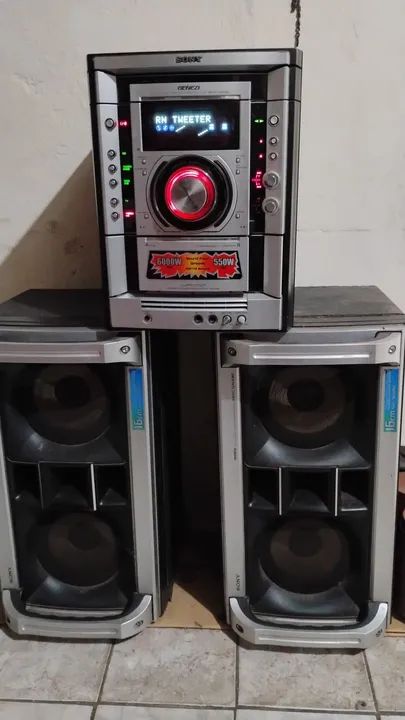 Som Sony muito bom dois FT em casa caixa 