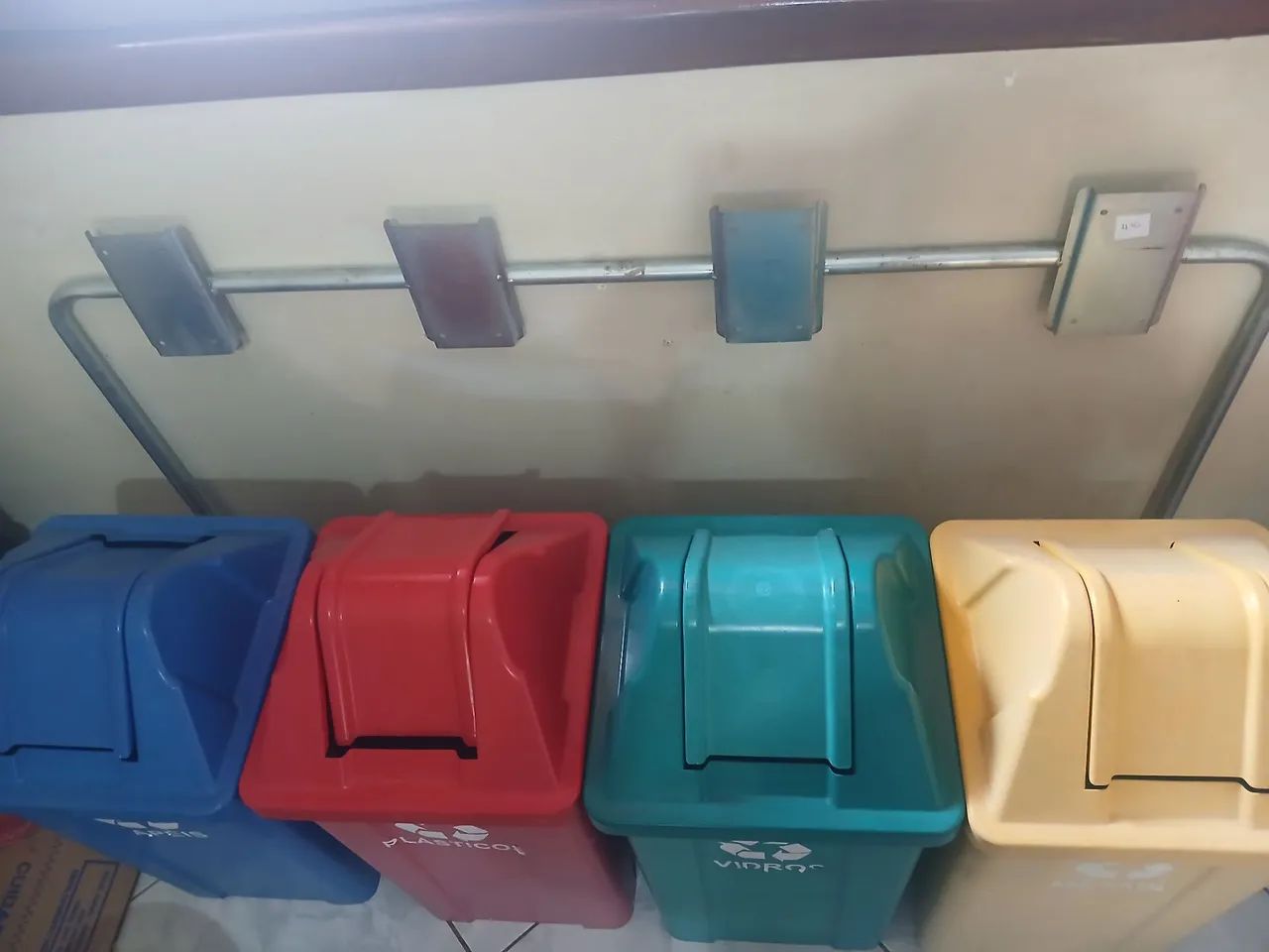 Lixeira reciclável65745826123267123