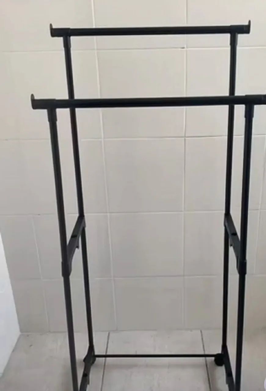 Arará dupla de roupa sapateira e rodinhas
