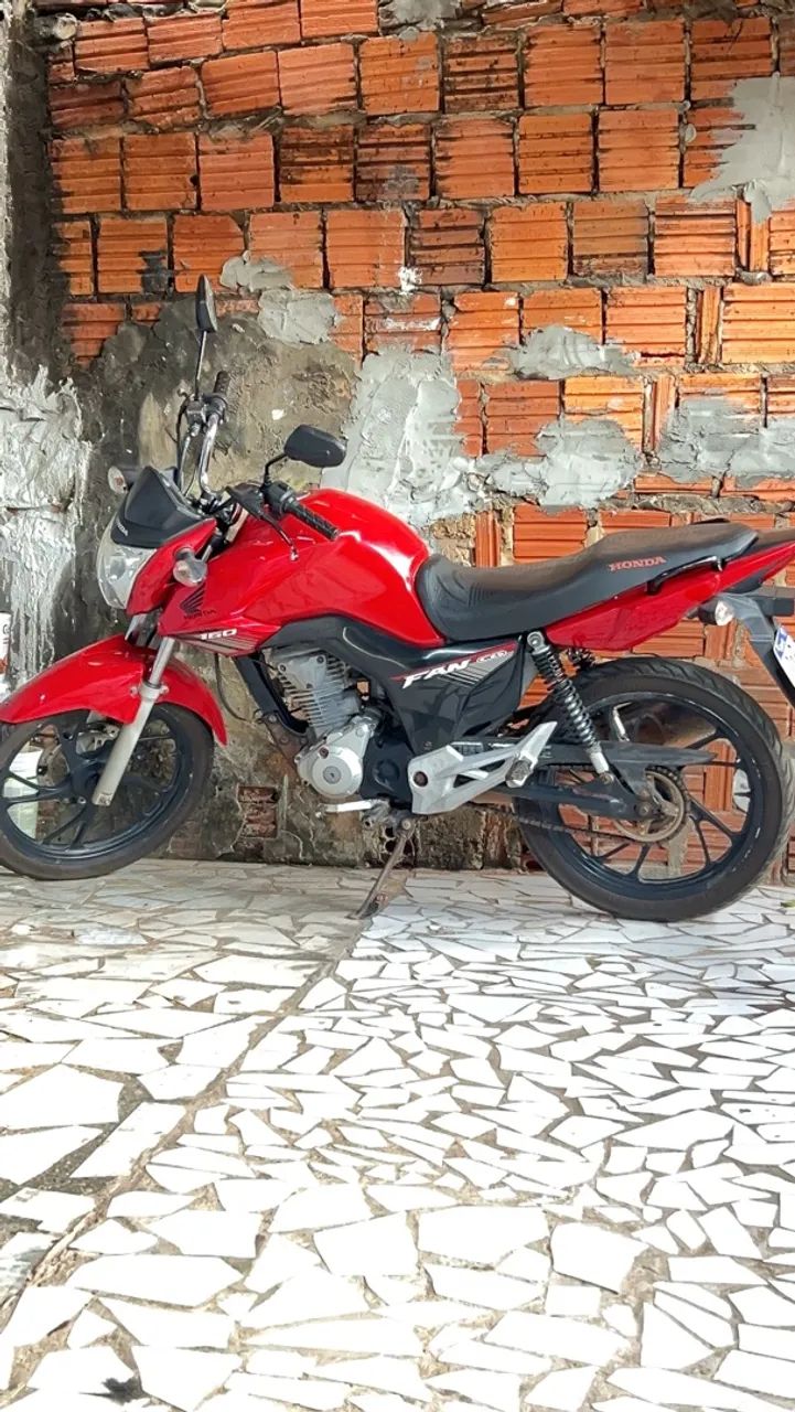 Moto Honda vermelha 