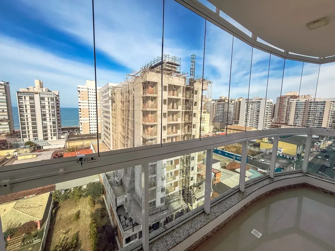 Cobertura duplex mobiliada com vista para o mar!!