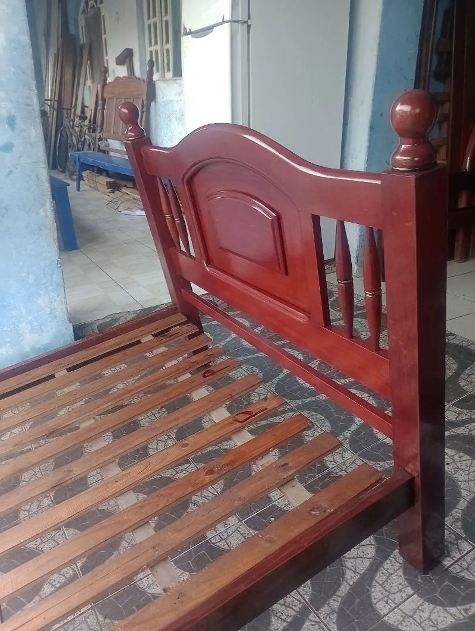 Cama de casal madeira nobre e maciça 999,00 - Foto 2