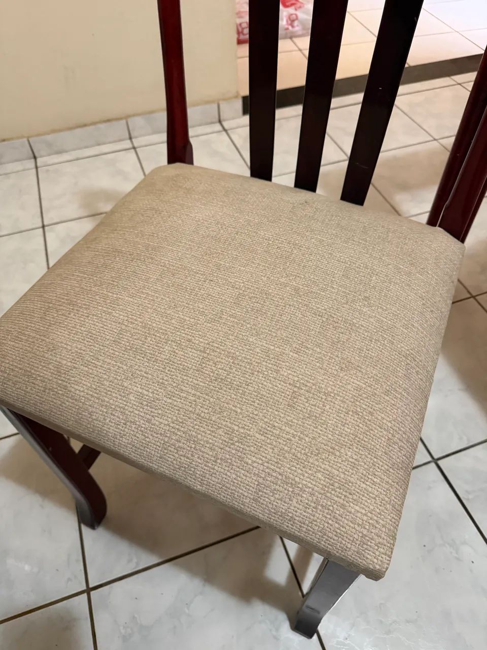 Mesa jogo de cadeiras e aparador  - Foto 3