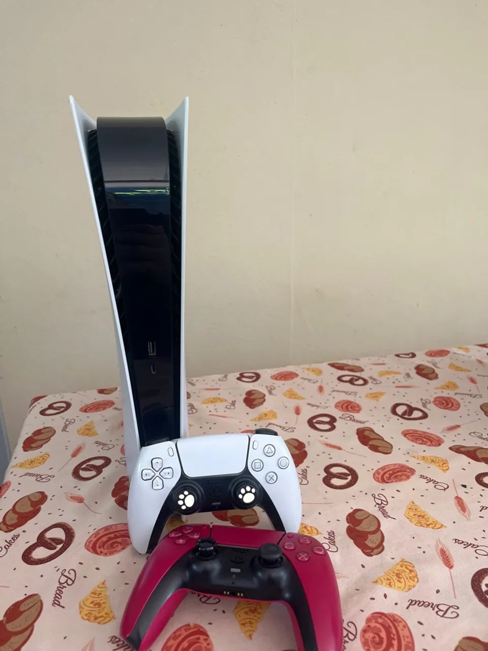 Play 5 com 2 controles 
