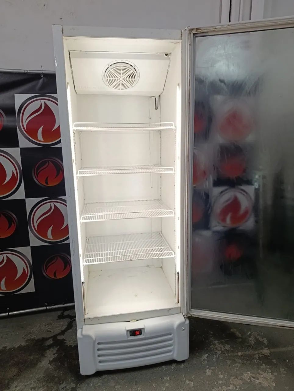 Geladeira expositora usada 