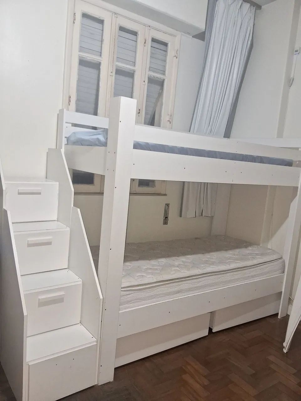 Bi cama com escada