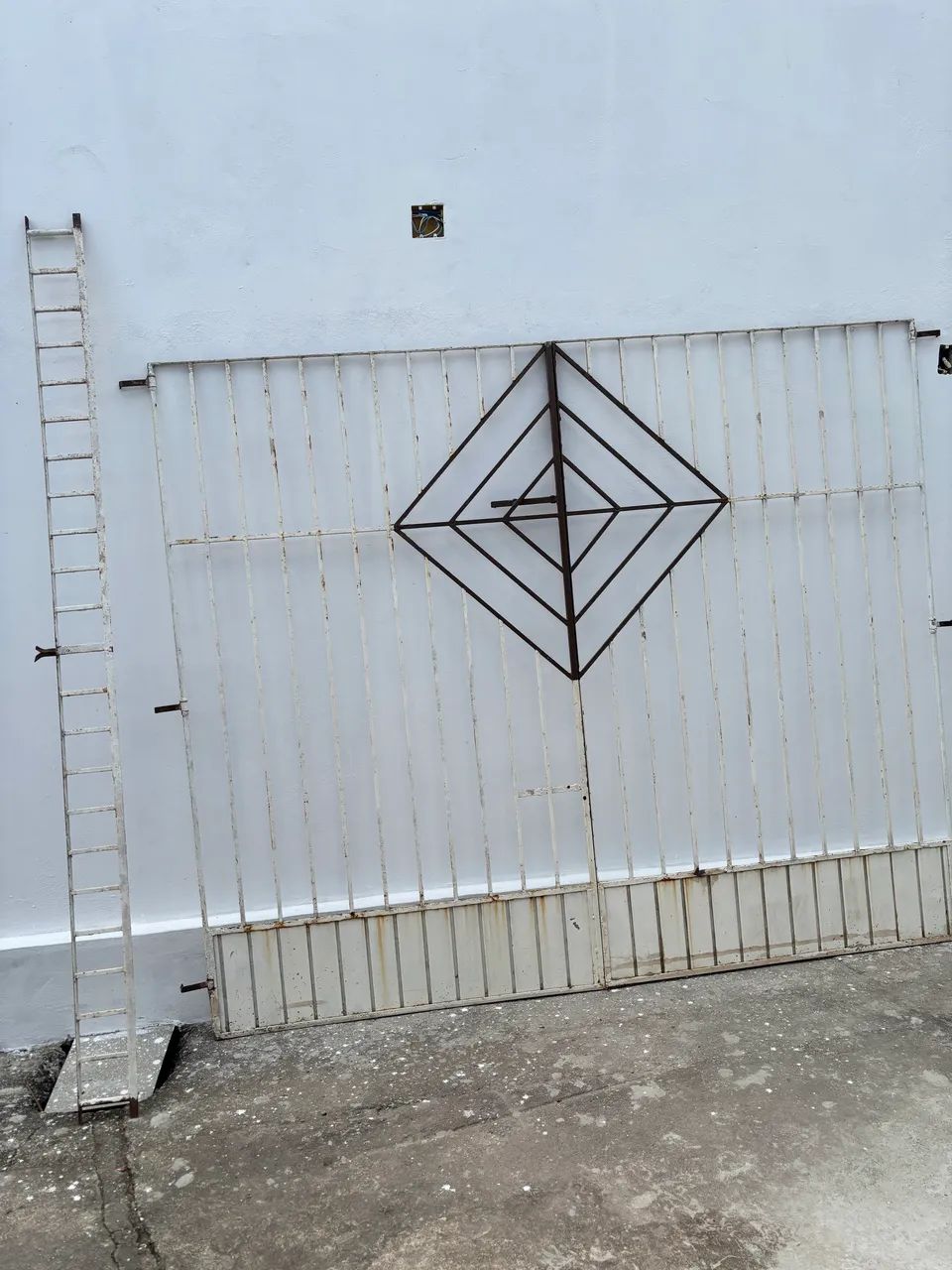 Portão, grade e bandeira de ferro - Foto 2